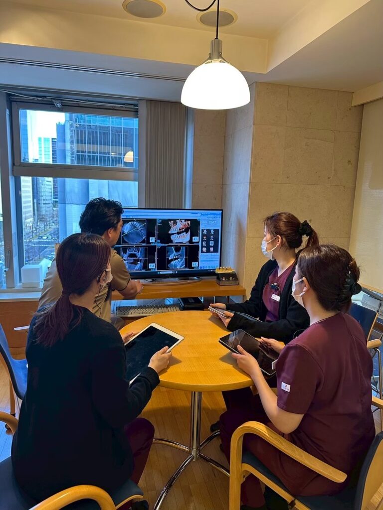 治療について共有する様子