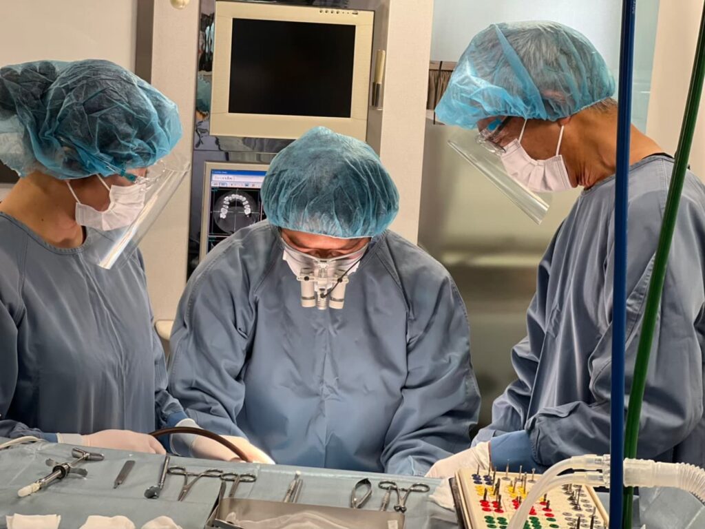 インプラント治療の様子