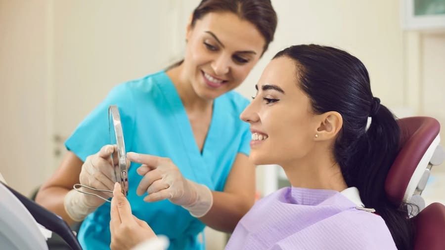 国家資格を持つ歯科衛生士による安全なホワイトニング