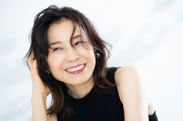 前歯が綺麗な女性